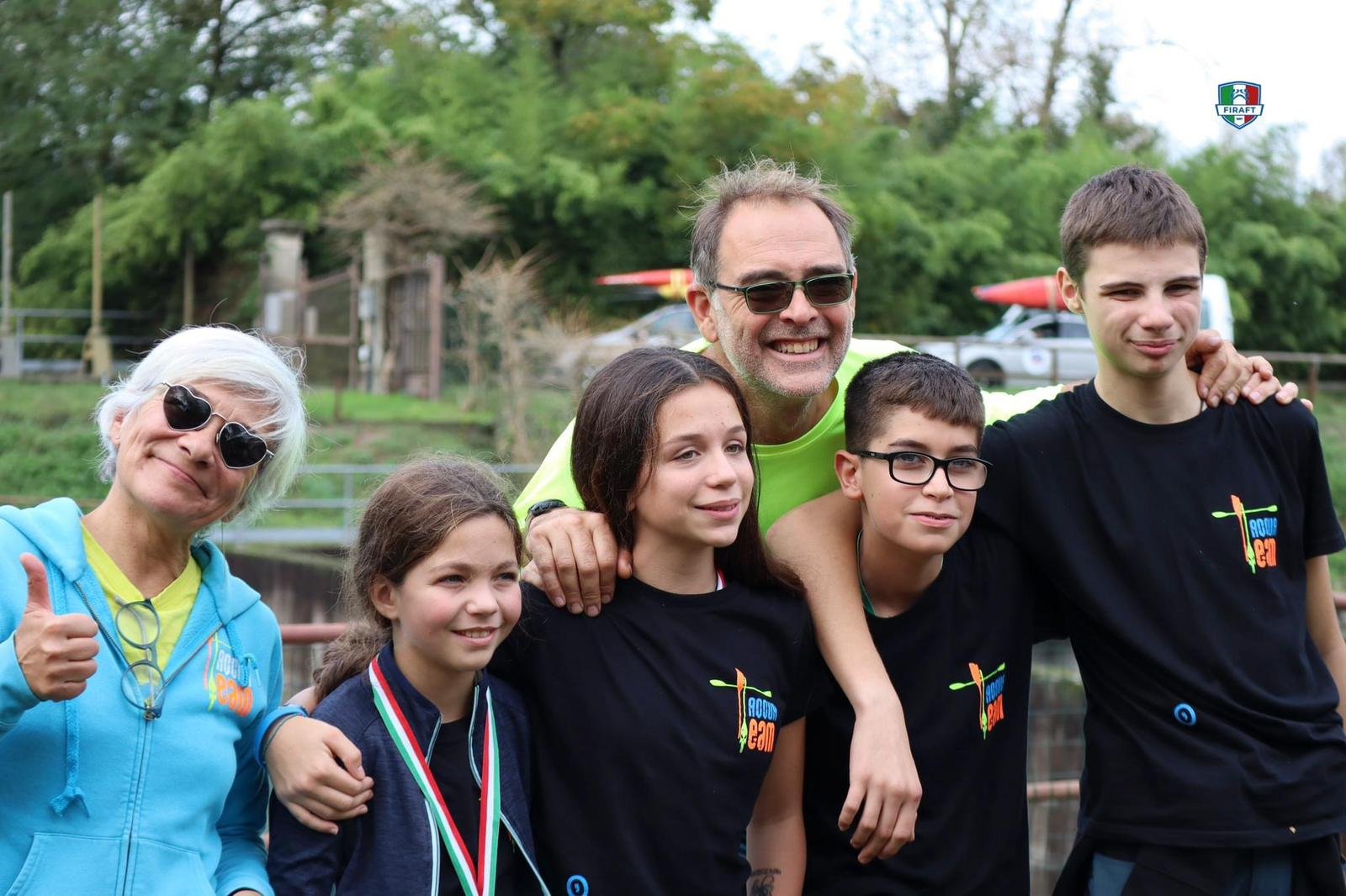 Foto gruppo giovanile aqqua canoa 6 rafting e dirigenti