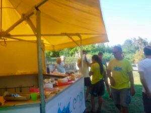 Momento conviviale durante l'aggiornamento insegnanti di rafting a Vigevano