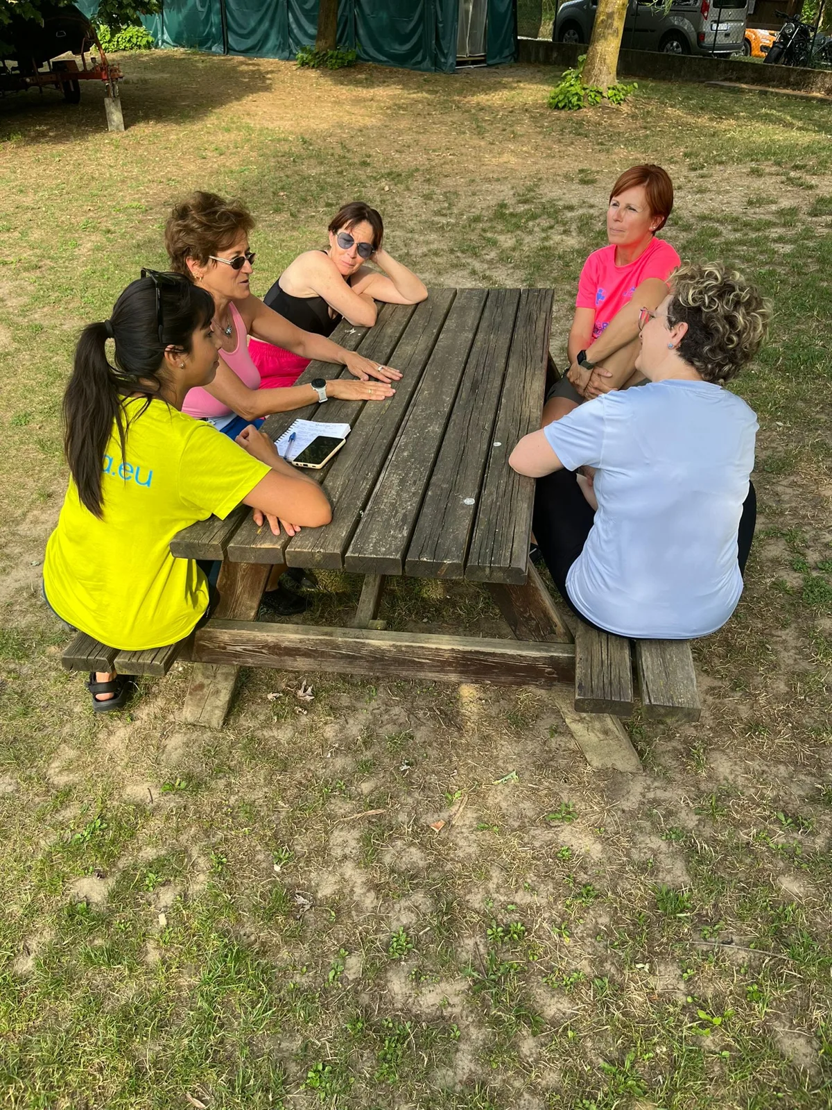 Momento di confronto e condivisione tra le partecipanti del progetto Kayak al Femminile sul Ticino