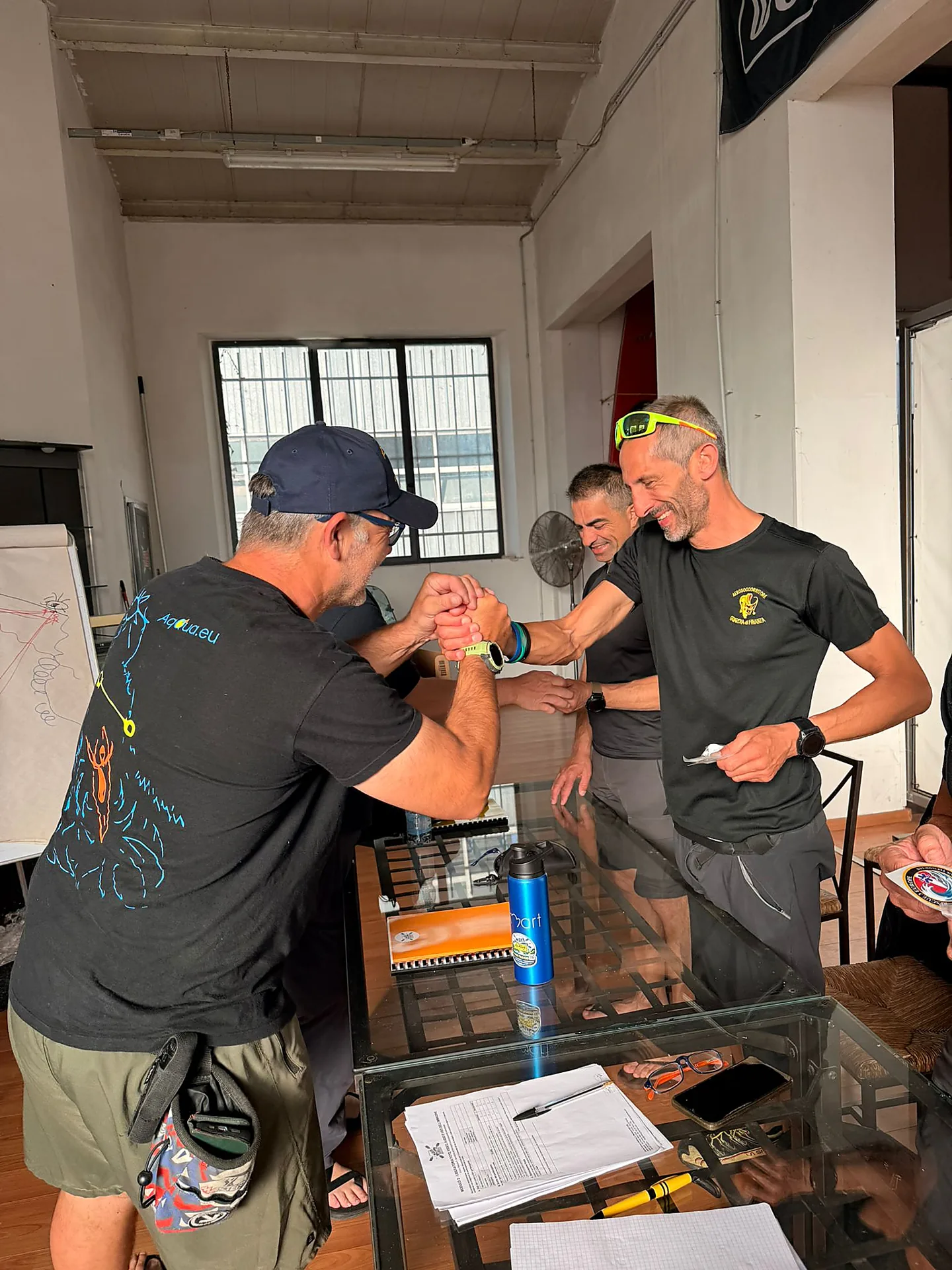 Consegna degli attestati al termine del corso di soccorso fluviale Rescue 3 per aerosoccorritori