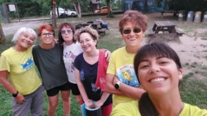 Partecipanti e istruttrici del progetto Kayak al Femminile al termine della prima serata sul fiume Ticino.